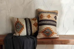 Tussi Sia Cushion Cover